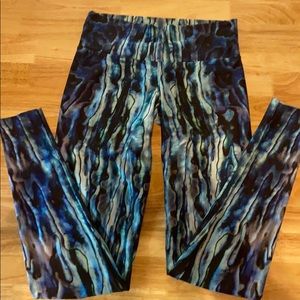 Size M abalone Waterlust leggings